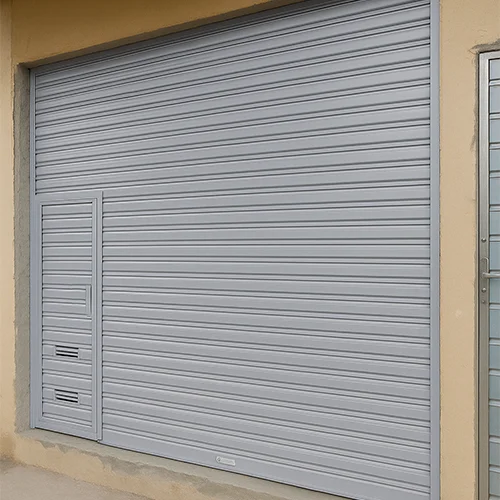 acabamento estético na porta de enrolar